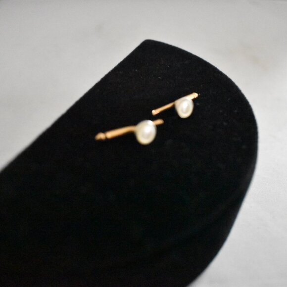 Pair of Vintage 14K Yellow Gold Shirt Studs with Mother of Pearl - Picture 8 of 9
